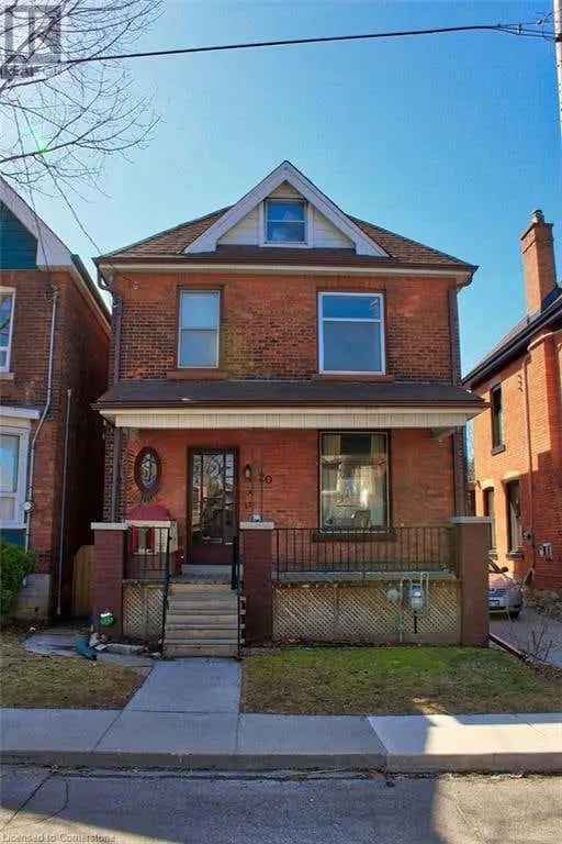 3 Bedroom Home near Locke Street - Family Friendly
