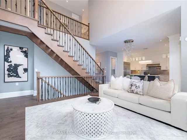 Gorgeous 4-Bedroom Detached Home in Bronte Oakville