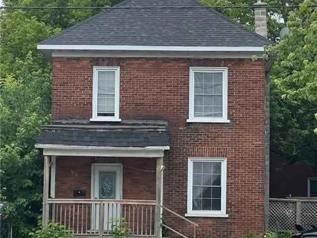 Great Investment Duplex Two 2 Bedroom 1 Bathroom Units One Vacant