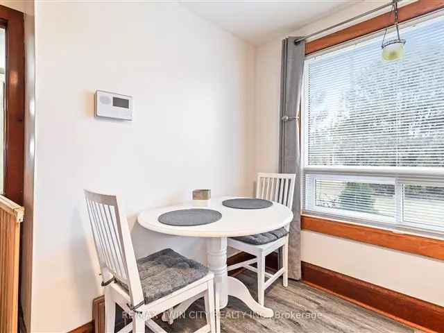 House For Sale in Brantford, Ontario