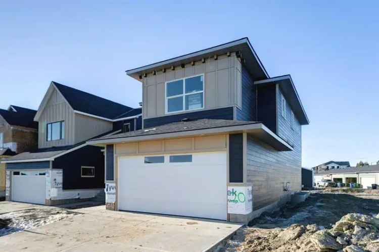 House For Sale in Town of Cochrane, Alberta