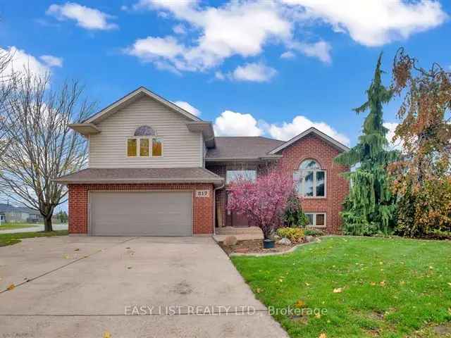 Family Home with Pool and Recording Studio