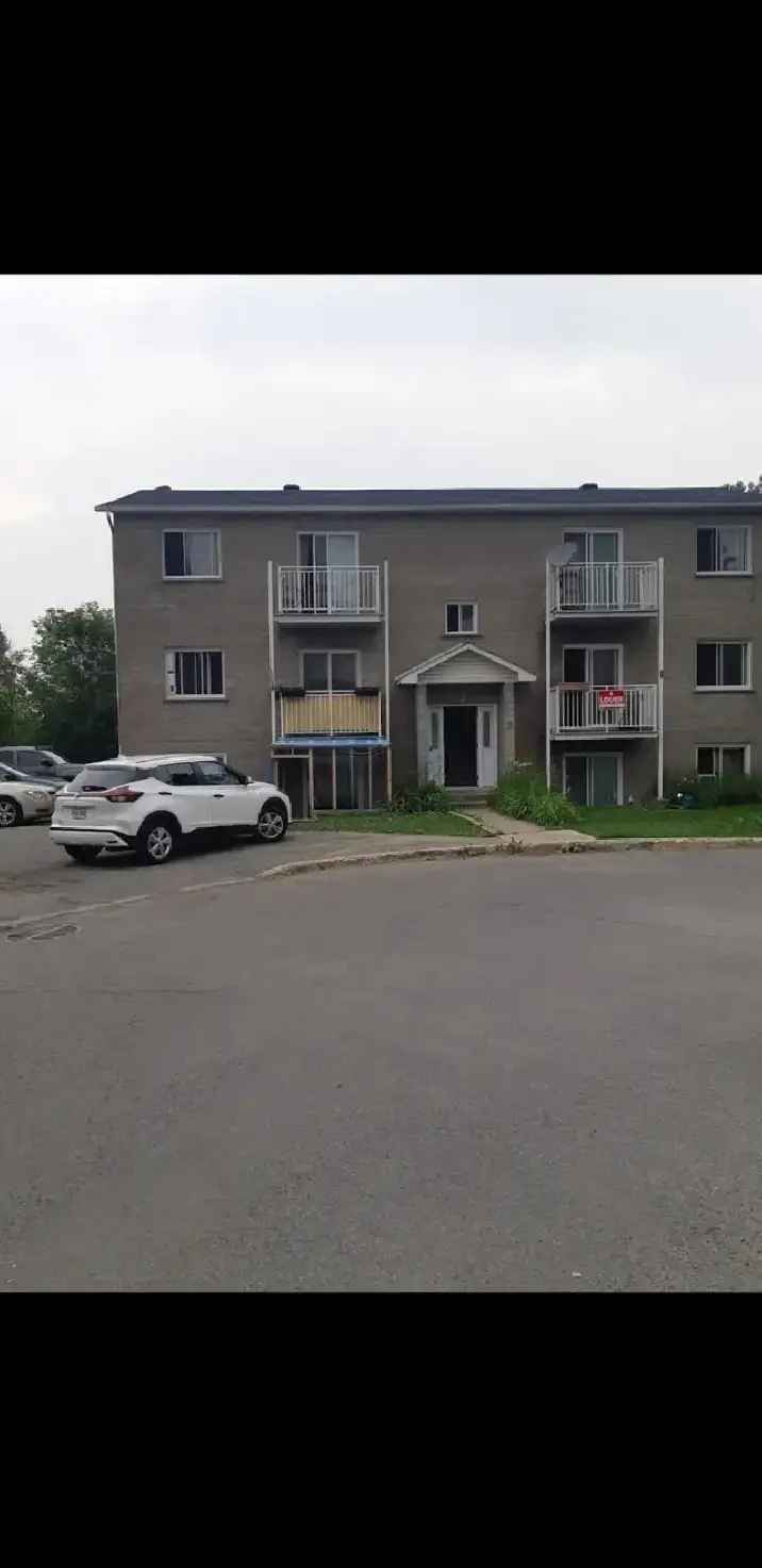 CONDO APARTEMENT 3 1/2 À LOUER PIERREFONDS 1350$. 1 JUILLET