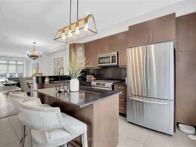 West Woodbridge Executive Townhouse 3 Beds 3 Baths Chef's Kitchen Deck