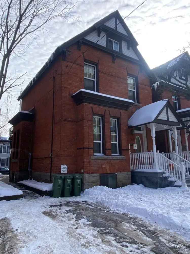 1887 Duplex in Heritage District 1-Bed 3-Bed Apartments Parking