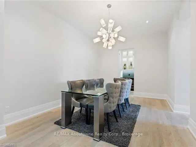 House For Sale in Oakville, Ontario