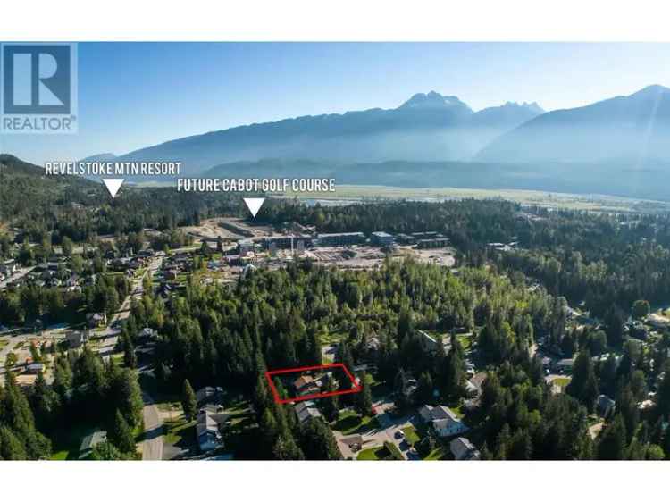 Revelstoke Family Home 6 Beds 3 Baths Private Lot