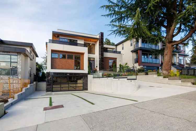 Luxury 3-Level Modern Home with Rental Suites in Fleetwood Surrey