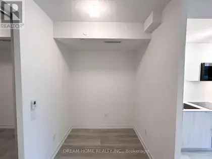 1 room apartment of 102 m² in Toronto