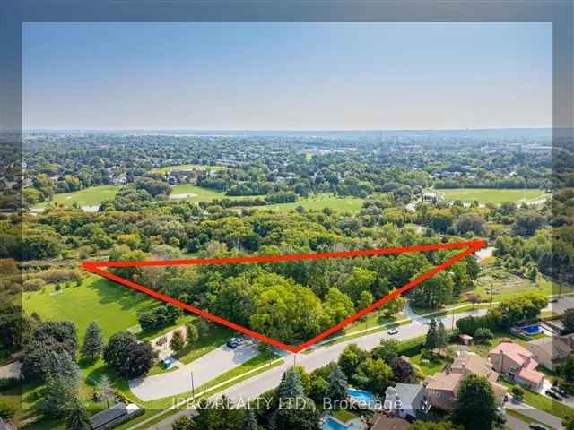 Newmarket 3.37 Acre Property - 5 Bedroom House - Near Go Station and Hwy 404