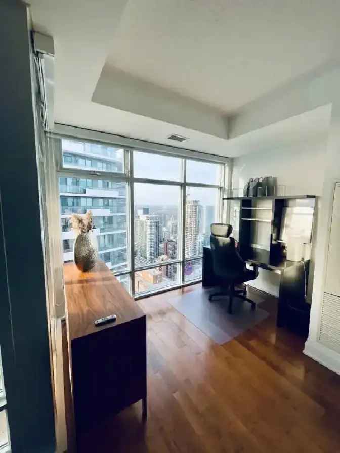 Fully Furnished Upscale CondoYonge&Eglinton CA$2,800 / Month