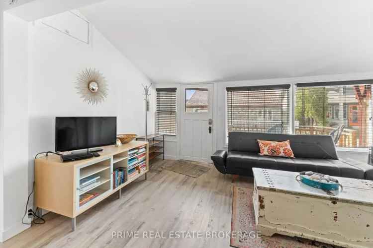 Grand Bend Beach Cottage - Steps from the Sand