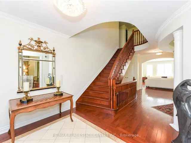 Luxury Lorne Park Home in Watercolours Community