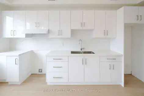 Luxury 2 Bedroom Apartment in Oakwood Village Toronto
