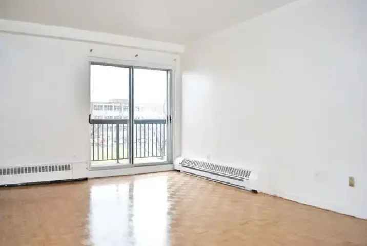 Ahuntsic Ouest Apartment - Spacious, Quiet, & Convenient