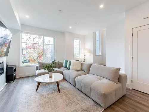 Buy Townhouse in Willoughby with 4 Bedrooms and 4 Bathrooms