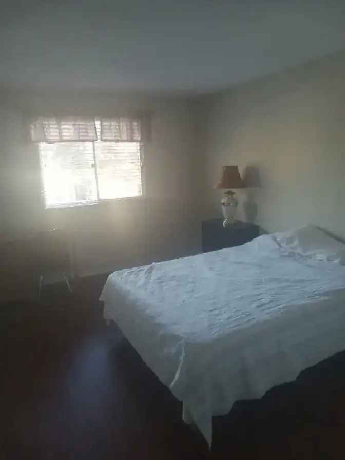 Room for rent in Orleans