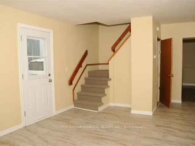 Duplex For Sale in Newmarket, Ontario