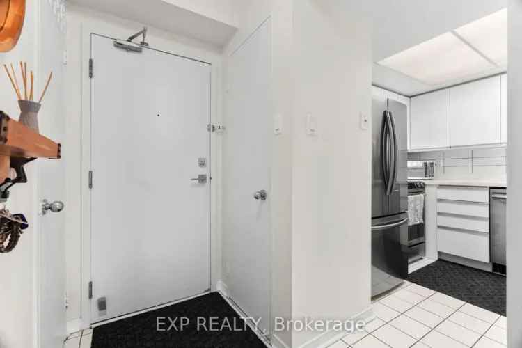 Mississauga Condo: Updated Suite with Amenities