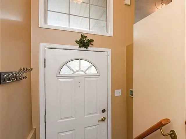 Spacious 3-Bedroom Townhouse in Family-Friendly Brampton