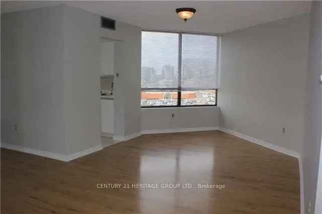 Spacious 2-Bedroom Condo in Promenade Towers Near Shops and Transportation