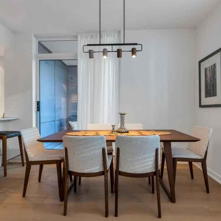 Bright Air Conditioned 1 Bedroom Plus Den Condo Near False Creek
