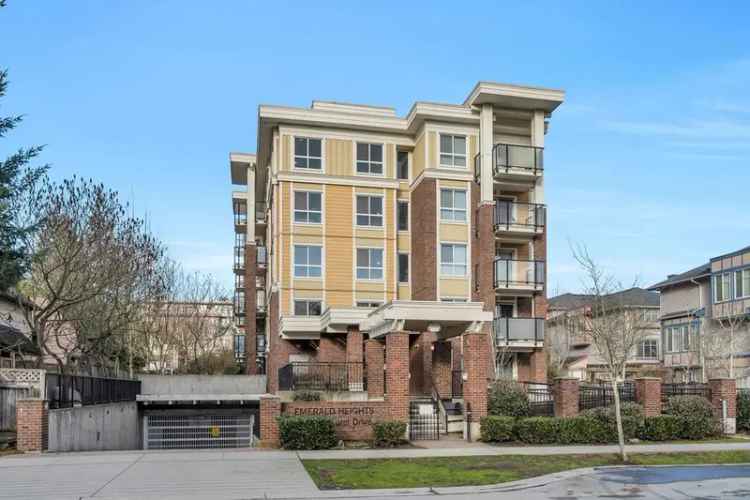 Condo For Sale in Surrey, British Columbia