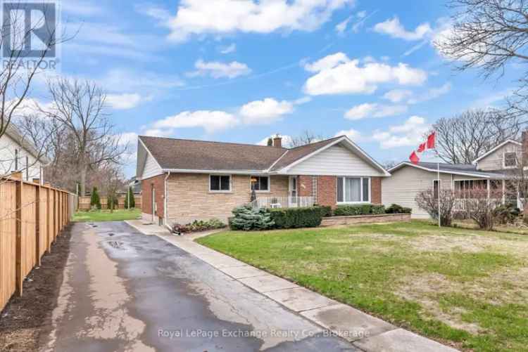 3 Bedroom 1.5 Bath Bungalow Near Downtown