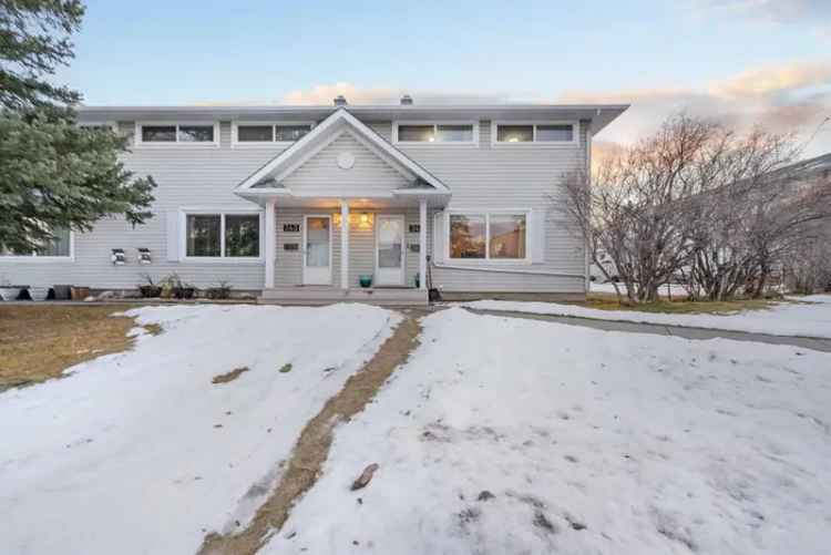 House For Sale in Calgary, Alberta