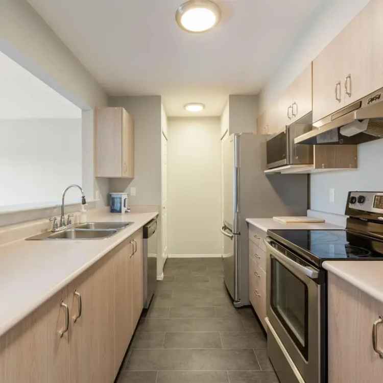 Spacious Condo with Mountain Views Pet and Rental Friendly