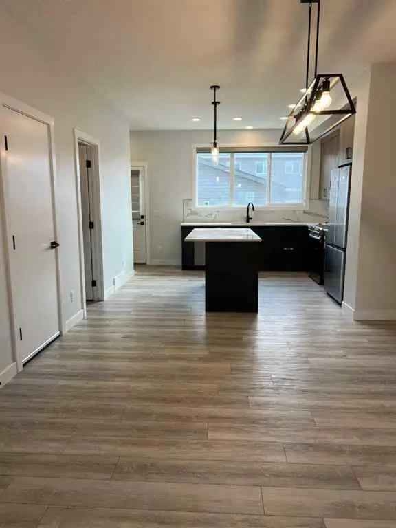 Duplex For Rent in Calgary, Alberta