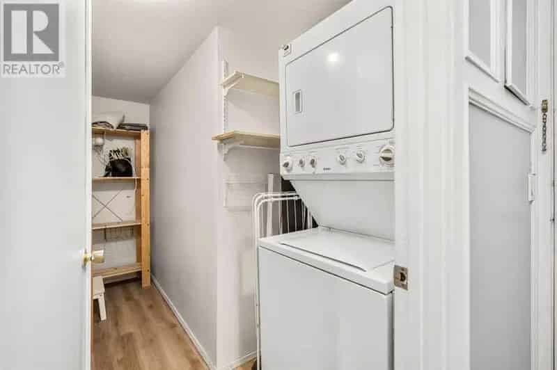 Downtown Calgary 2-Bedroom Condo with Wrap-Around Balcony