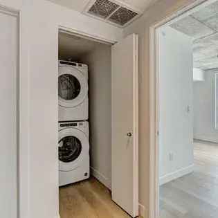 1 room apartment of 77 m² in Montreal