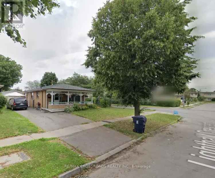 Spacious 4+2 Bedroom Bungalow with Double Garage in High Demand Area