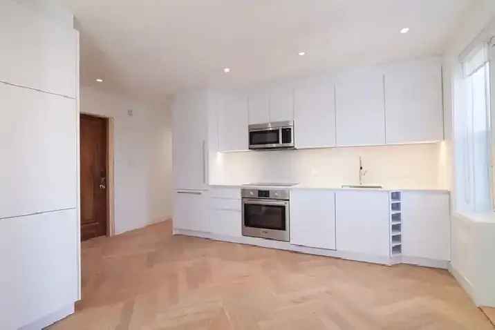 Renovated three bedroom apartment for rent in Outremont Montreal with modern features