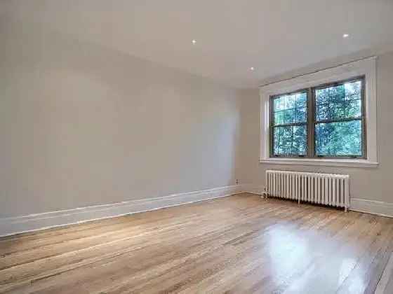 3 Bedroom Westmount Apartment - Renovated