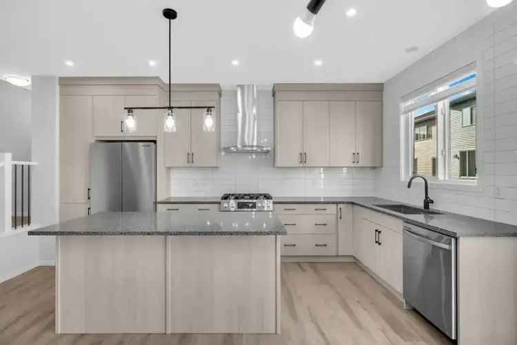 Calgary House for Rent - Family Friendly 3 Bed 2.5 Bath