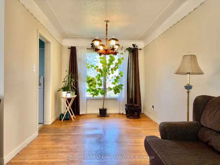 House For Sale in Strathroy-Caradoc, Ontario