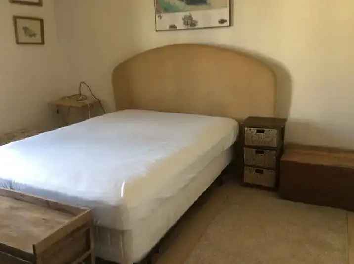 Nice room for ladies, with double bed, downtown Charlottetown