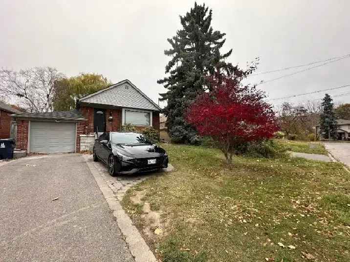 Room for rent in Scarborough with private backyard and utilities included