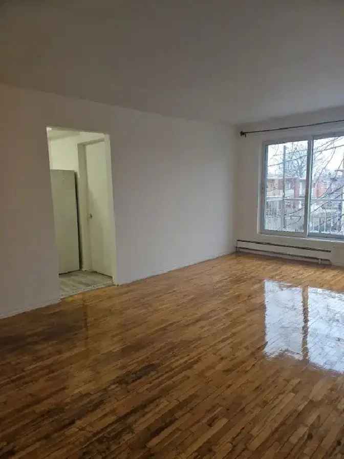 Rent 4 ½ Apartment in Lasalle with Private Balcony and Hardwood Floors