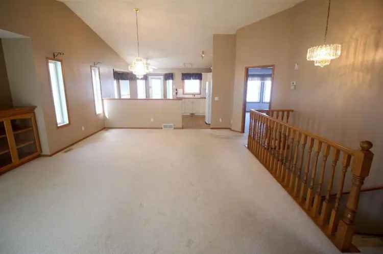 Lakefront Walkout Unit with Panoramic Views