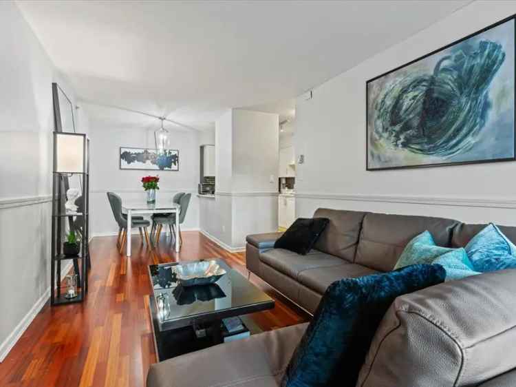 Yaletown Condo for Sale 3 Beds 2 Baths 990 sqft