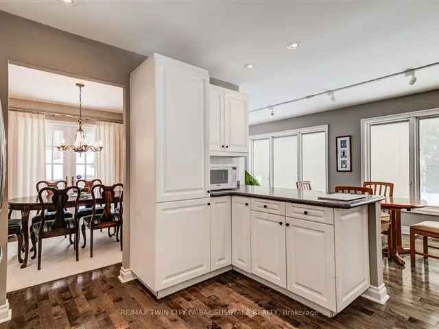 House For Sale in 11, Tree Ridge Court, Cambridge, Ontario