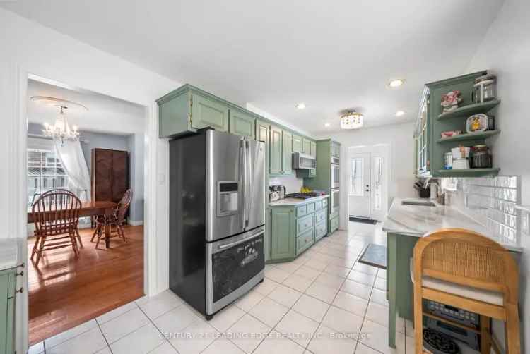 Stunning 4-Level Stouffville Home  Updated Kitchen Pool Near Summitview PS