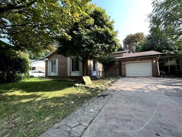 All Brick Backsplit 3+2 Beds 2 Baths Near Niagara College