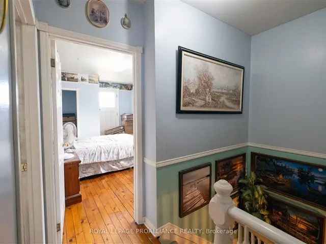 Charming 31 Bedroom Century Home Near Park