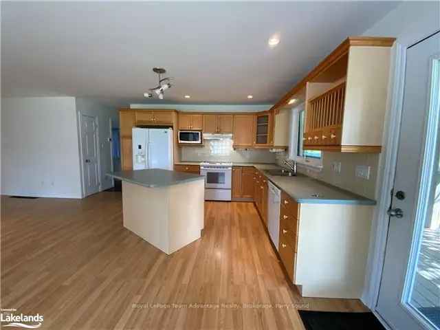 House For Sale in Parry Sound, Ontario