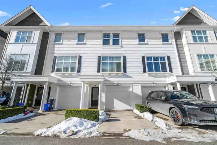 Elegant 2-Bedroom Townhouse near Aldergrove Town Centre