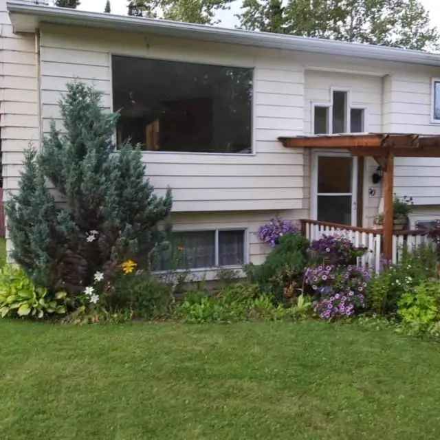 Granisle Family Home 4 Beds 3 Baths Two Lots Greenhouse